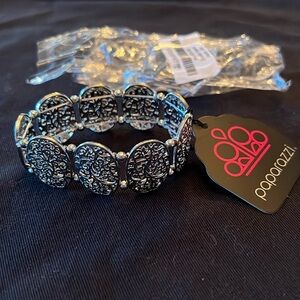 Paparazzi silver bracelet 112 NWT